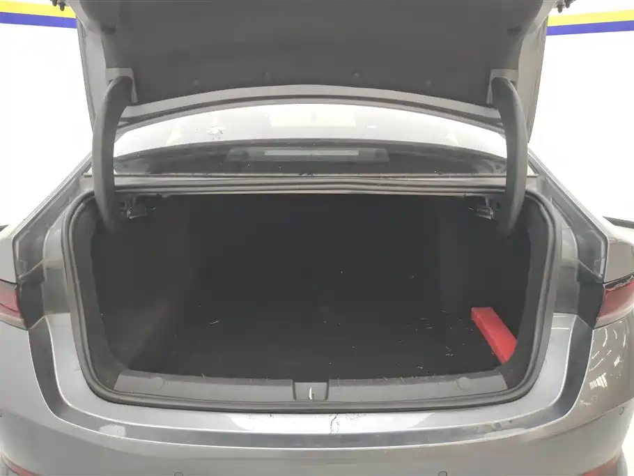Qin PLUS DM-i Smart Drive 55 KM Leading