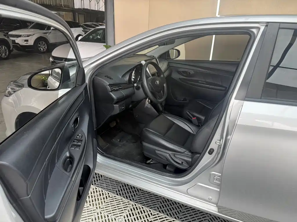 Vios 1.5 L CVT Creation