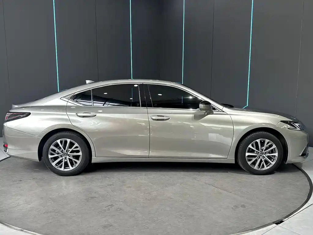 Lexus ES 200 Premium Enjoyment
