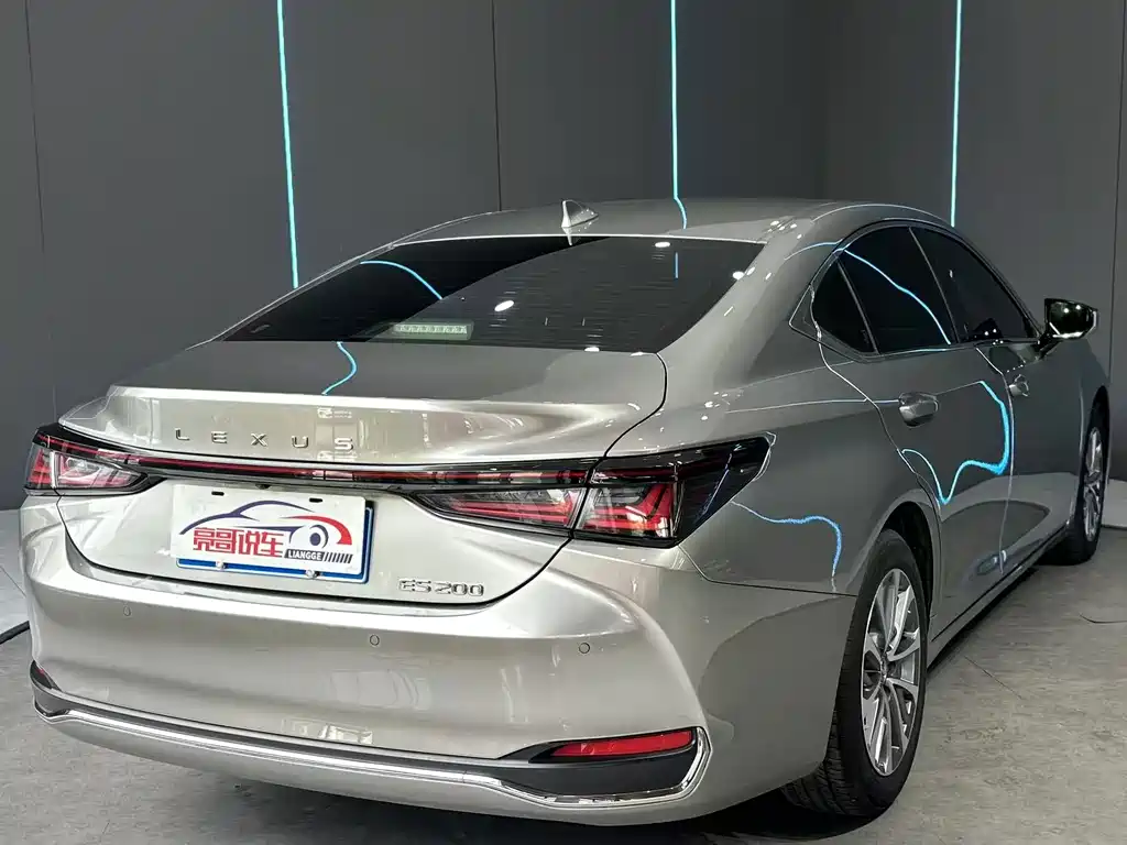Lexus ES 200 Premium Enjoyment