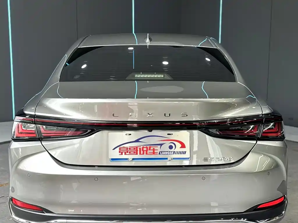 Lexus ES 200 Premium Enjoyment