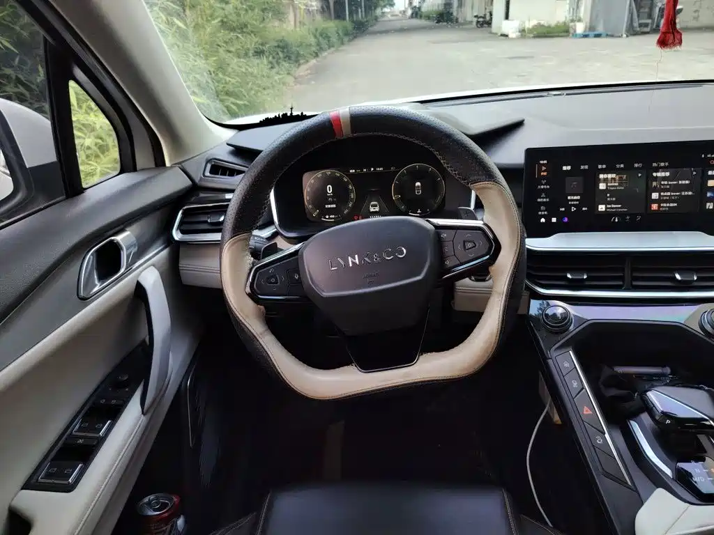 Lynk & Co 06 1.5 T Plus
