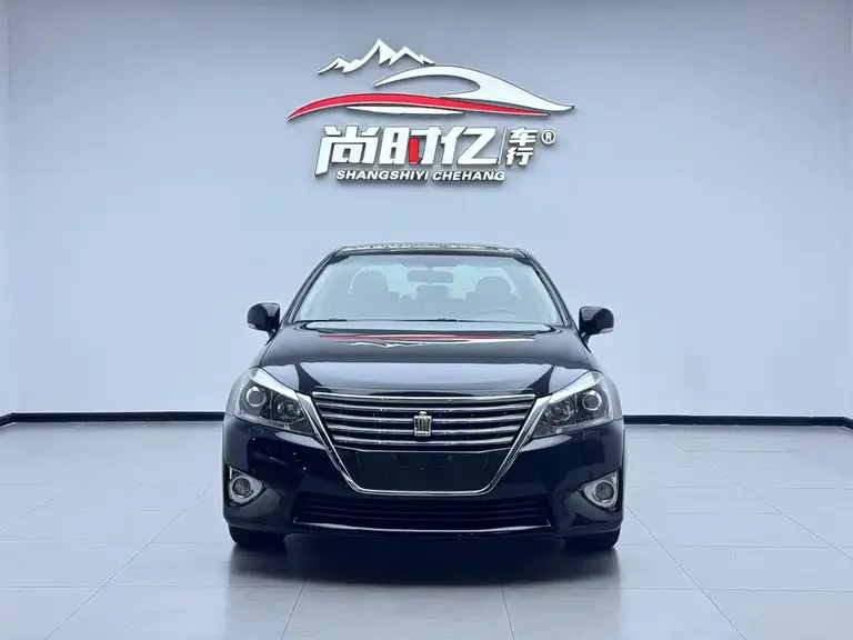 Toyota Crown 2.5 L Royal Leather