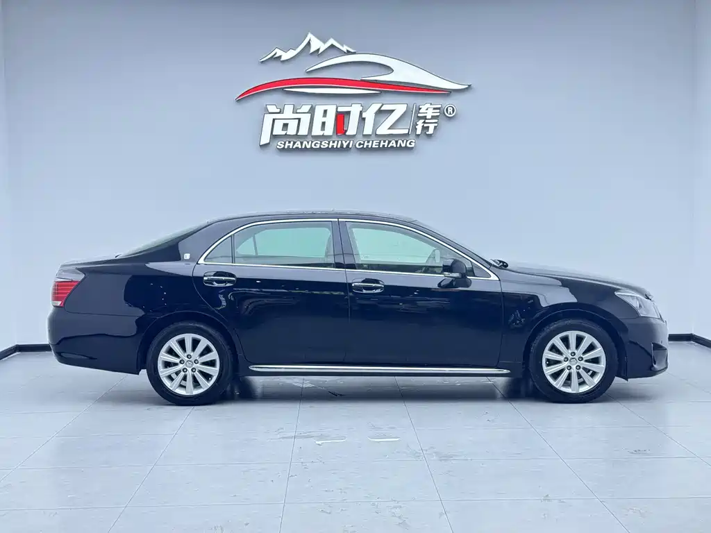 Crown 2.5 L Royal Leather
