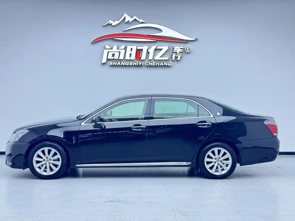 Crown 2.5 L Royal Leather