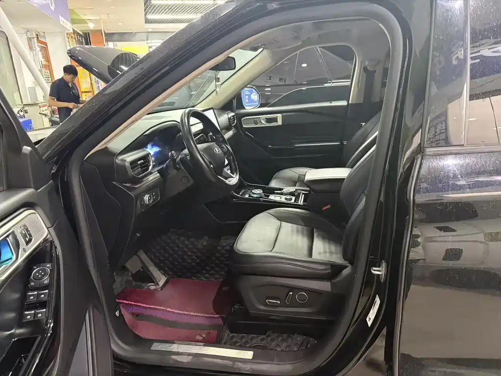 Explorer EcoBoost 285 4 WD Titanium 6-seat