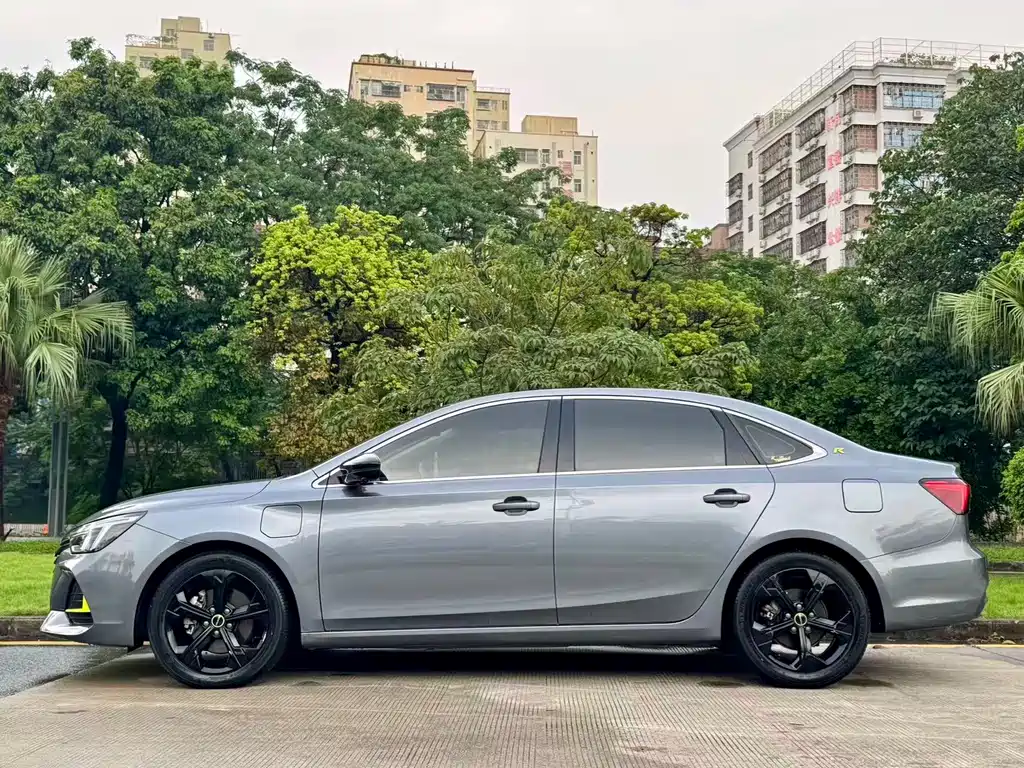 Roewe i6 MAX NEV 1.5 T PHEV Ride-hail Luxury