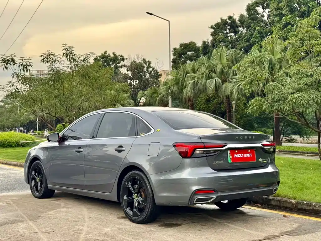 Roewe i6 MAX NEV 1.5 T PHEV Ride-hail Luxury