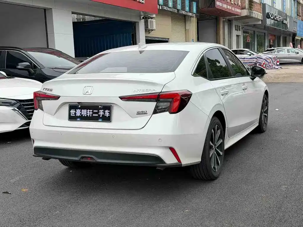 Integra 240 TURBO CVT Tech
