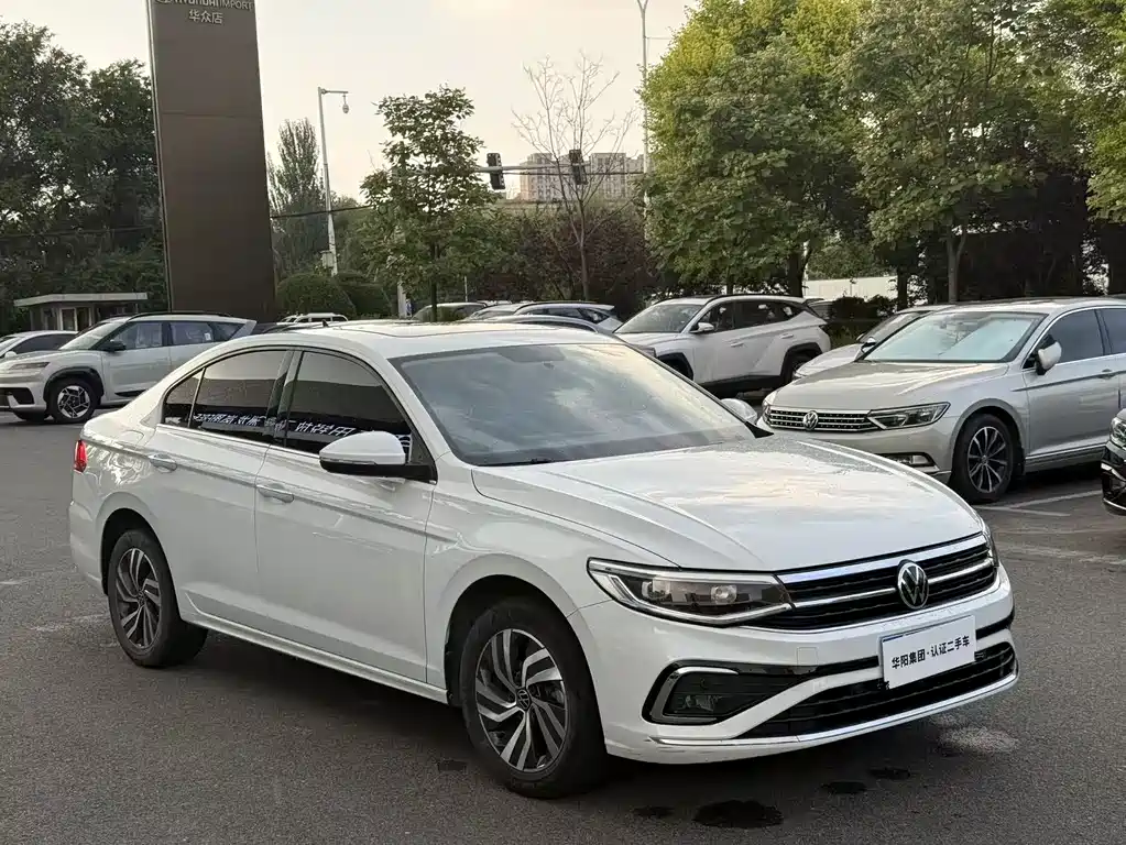 Bora 200 TSI DSG Smart Travel