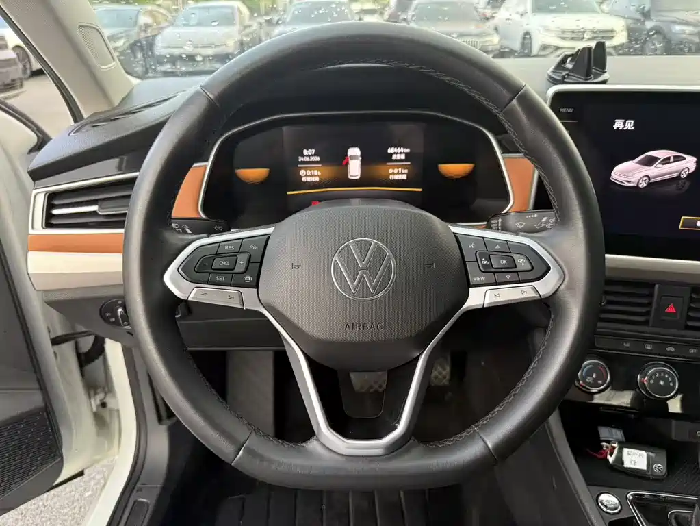 Bora 200 TSI DSG Smart Travel