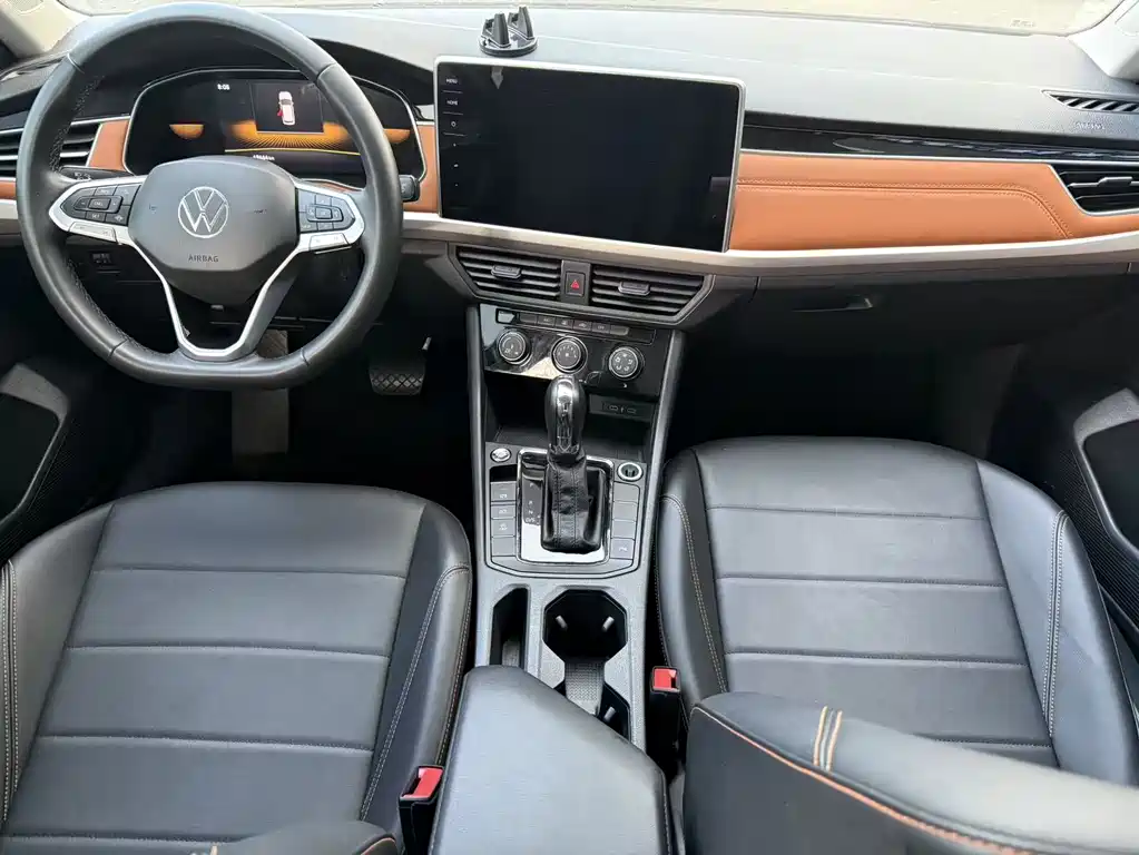 Bora 200 TSI DSG Smart Travel