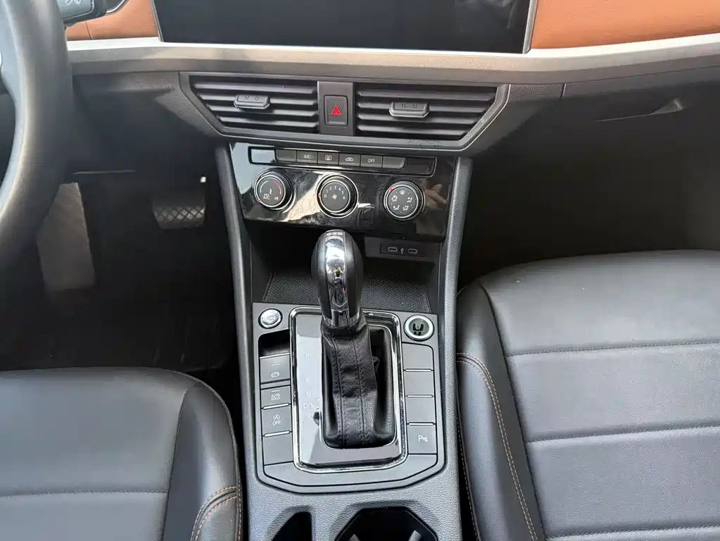 Bora 200 TSI DSG Smart Travel
