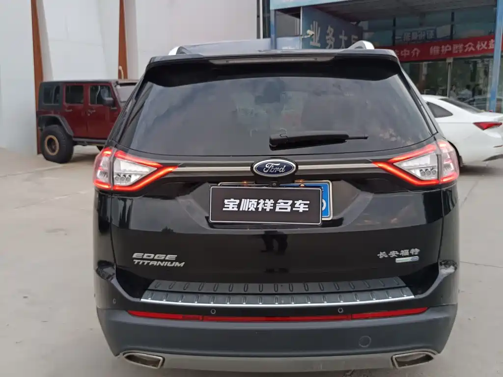 Edge EcoBoost 245 4 WD Supreme Sharp 7-seat