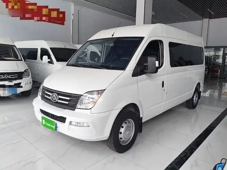 Maxus Xintu V80 新途V80 2023款 2.0 T AMT经典傲运通长轴中顶6/7/8/9座