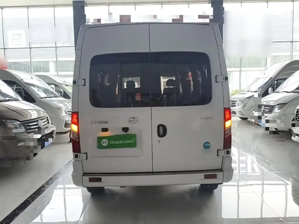Xintu V80 新途V80 2023款 2.0 T AMT经典傲运通长轴中顶6/7/8/9座