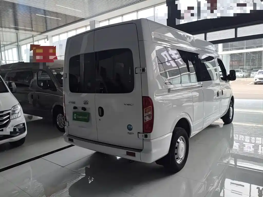 Xintu V80 新途V80 2023款 2.0 T AMT经典傲运通长轴中顶6/7/8/9座