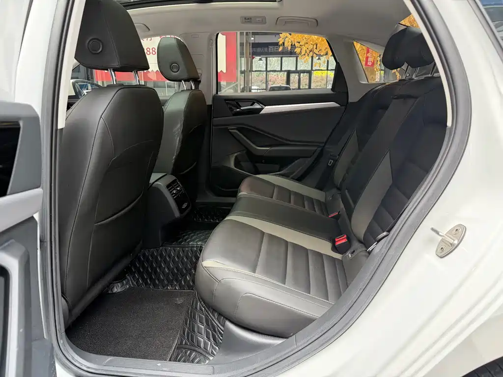 Sagitar 280 TSI DSG Transcend