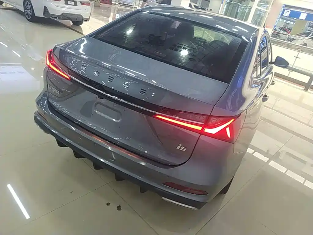 Roewe i5 1.5 L CVT Honored