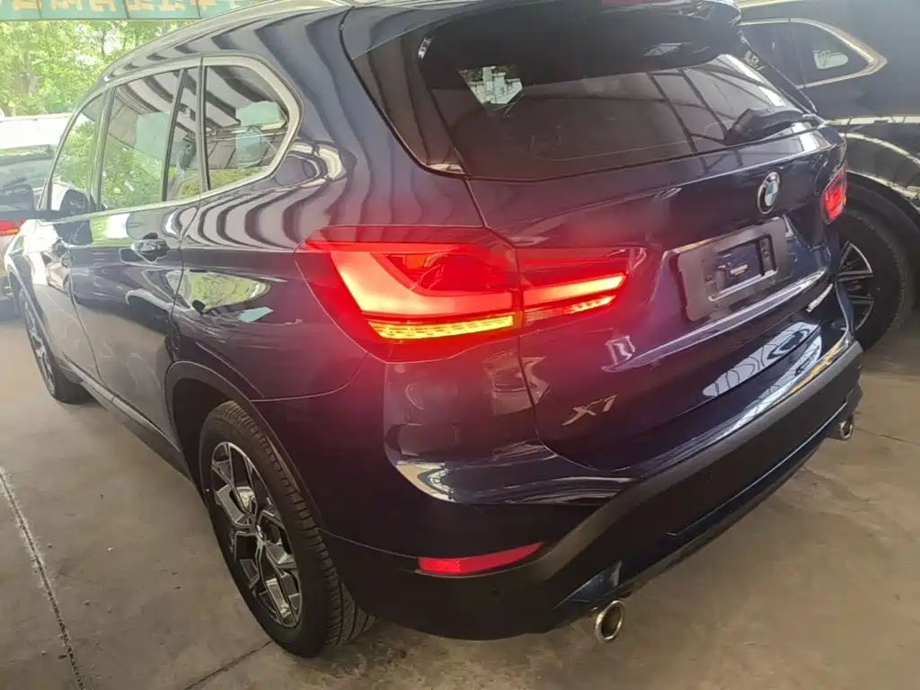 BMW X1 sDrive25 Li Leading