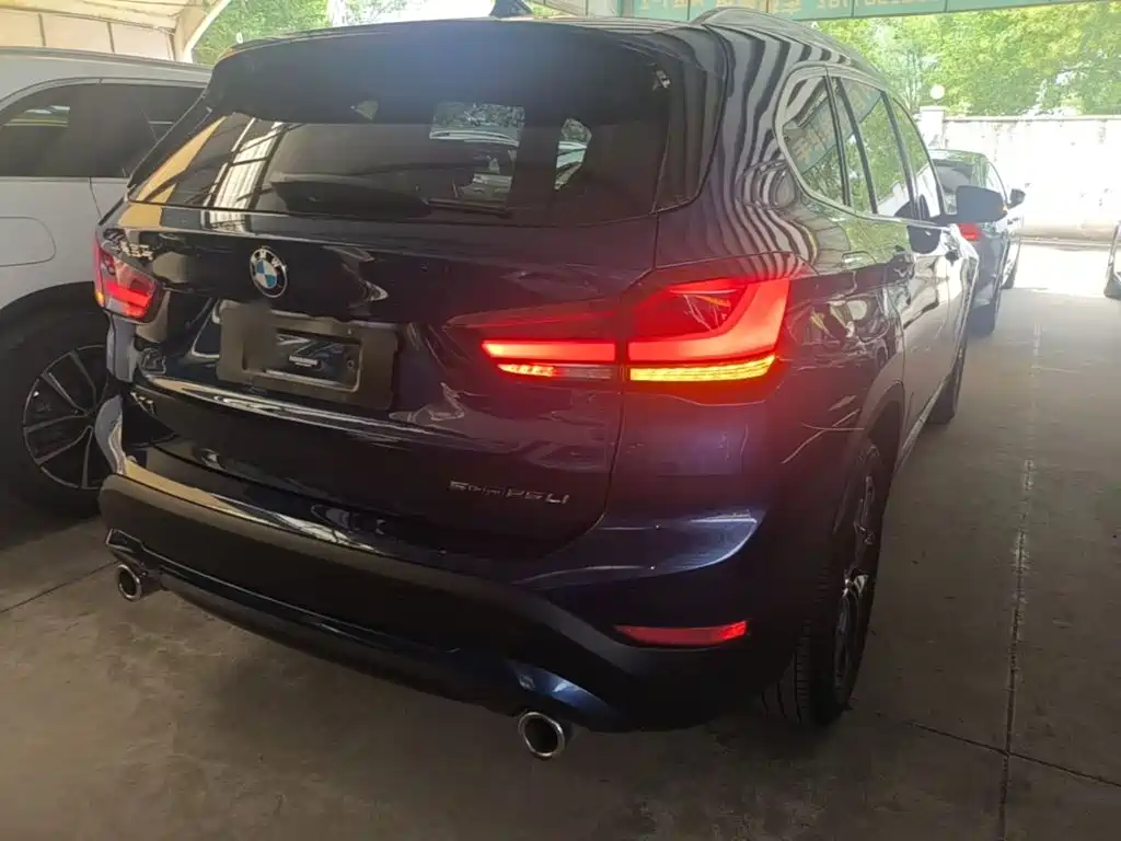 BMW X1 sDrive25 Li Leading