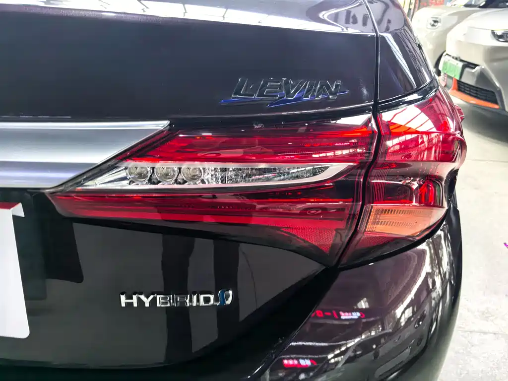 Levin Facelift Dual Engine 1.8 H GS E-CVT Elite Sunroof CN-V