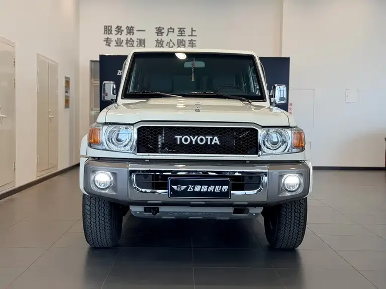 Toyota Land Cruiser (Import) 兰德酷路泽(进口) LC76 2023款 4.0 L 四驱 5座 手动