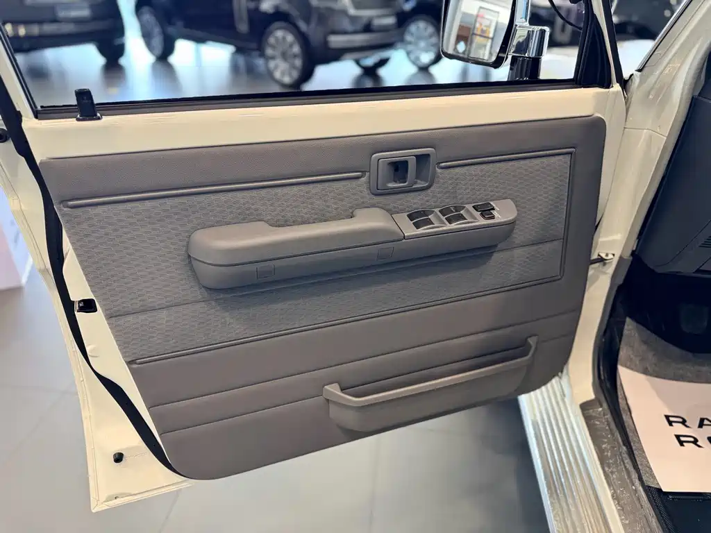 Land Cruiser (Import) 兰德酷路泽(进口) LC76 2023款 4.0 L 四驱 5座 手动