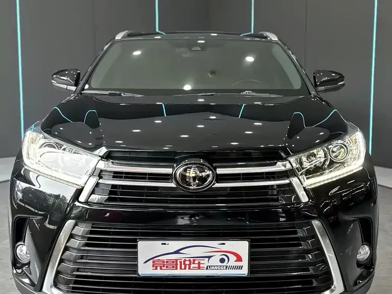 Toyota Highlander 2.0 T 4 WD Distinguished 7-seat