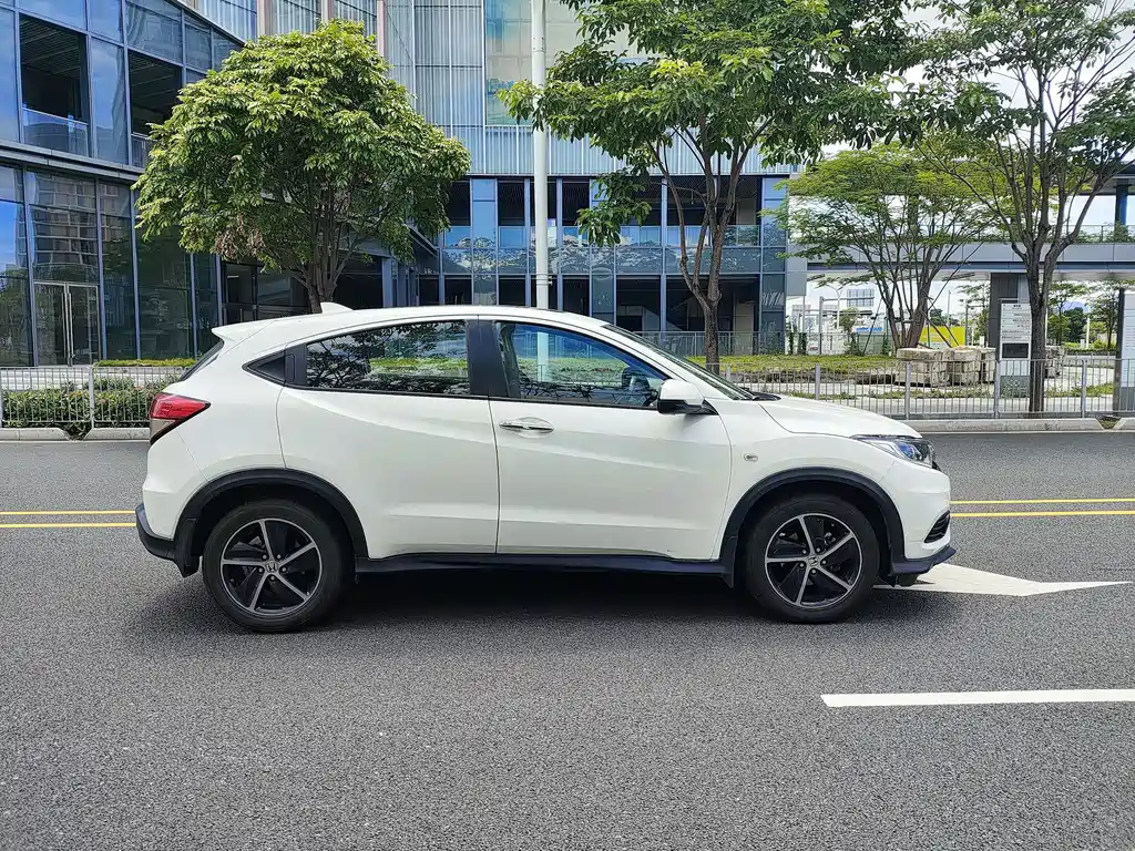Vezel 1.5 L CVT Pioneer