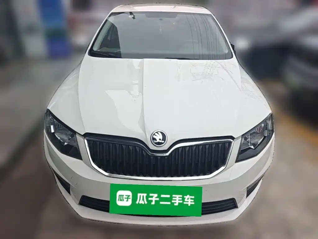 Octavia Classic 1.6 L Manual Standard