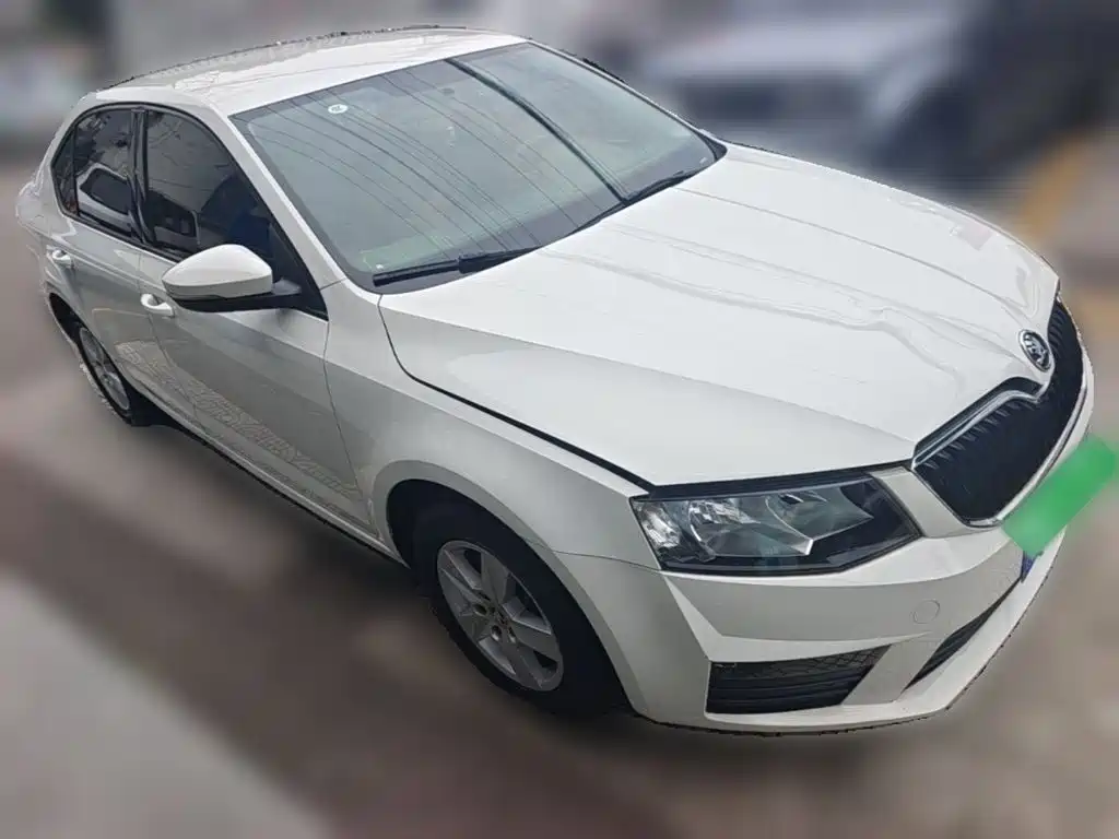 Octavia Classic 1.6 L Manual Standard
