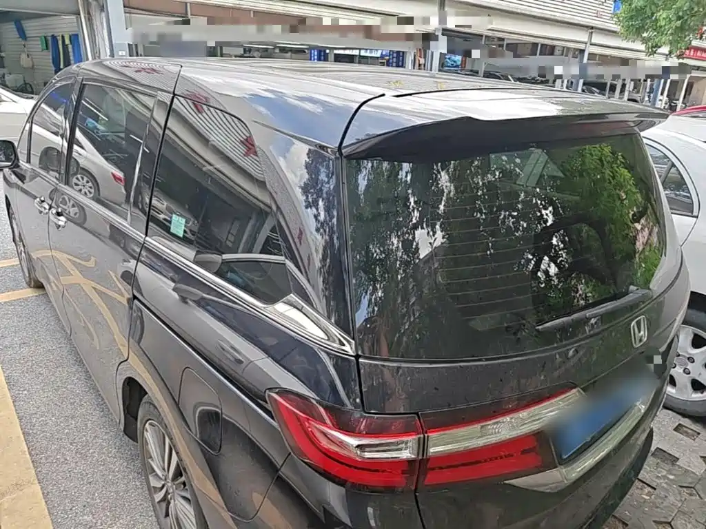 Odyssey 2.4 L Luxury