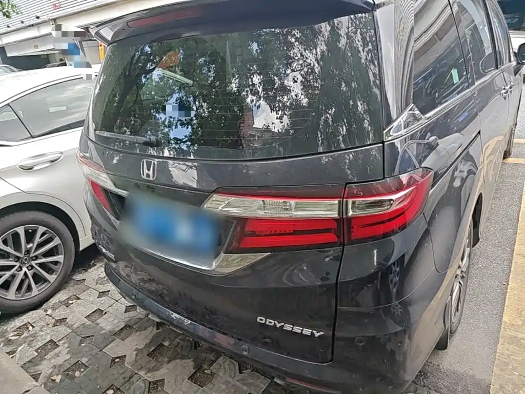 Odyssey 2.4 L Luxury