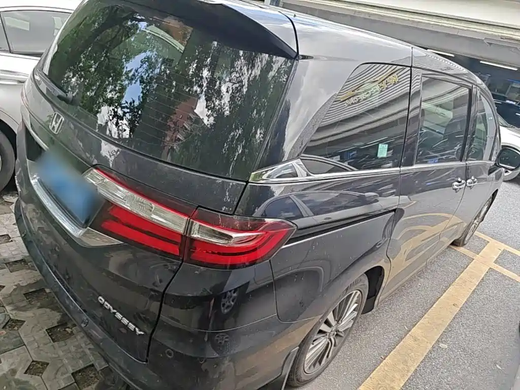 Odyssey 2.4 L Luxury