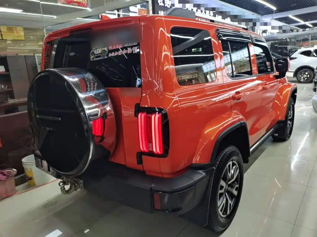 Tank 300 2.0 T Cross