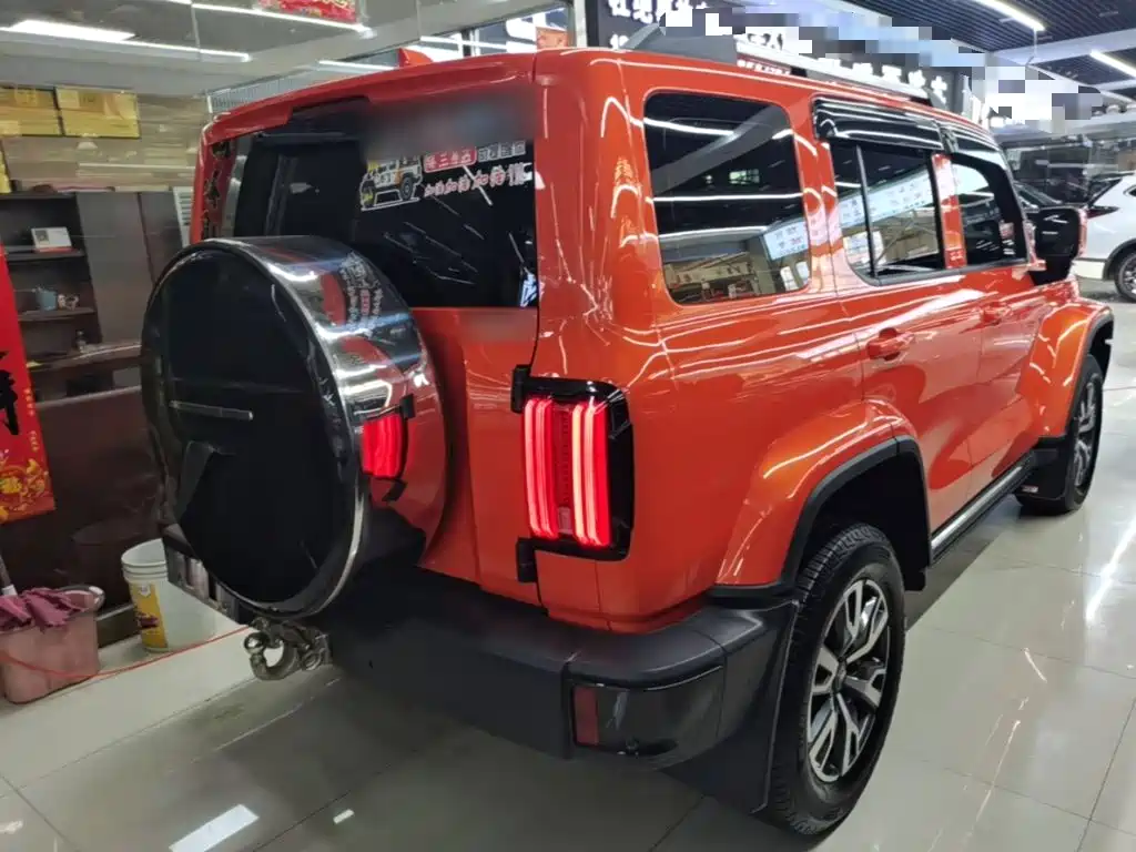 Tank 300 2.0 T Cross