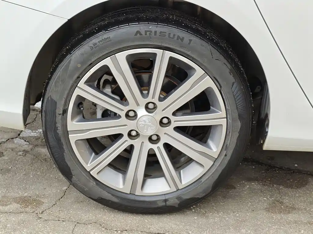 Peugeot 408 标致408 2018款 改款 230 THP 自动豪华版