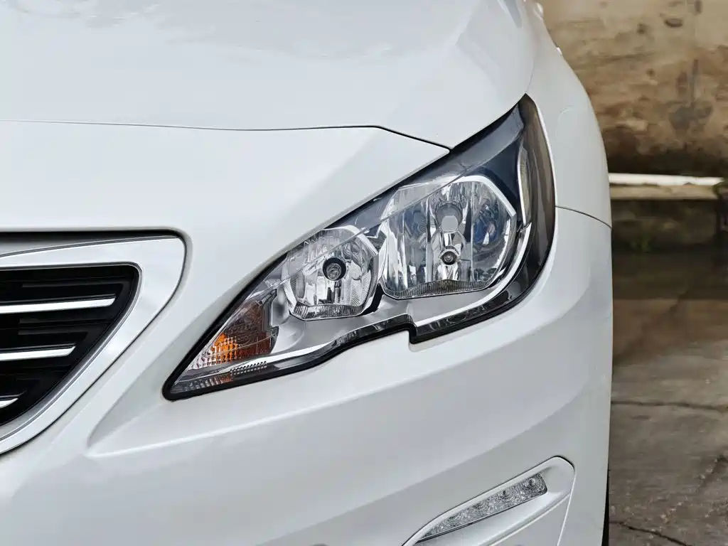Peugeot 408 标致408 2018款 改款 230 THP 自动豪华版