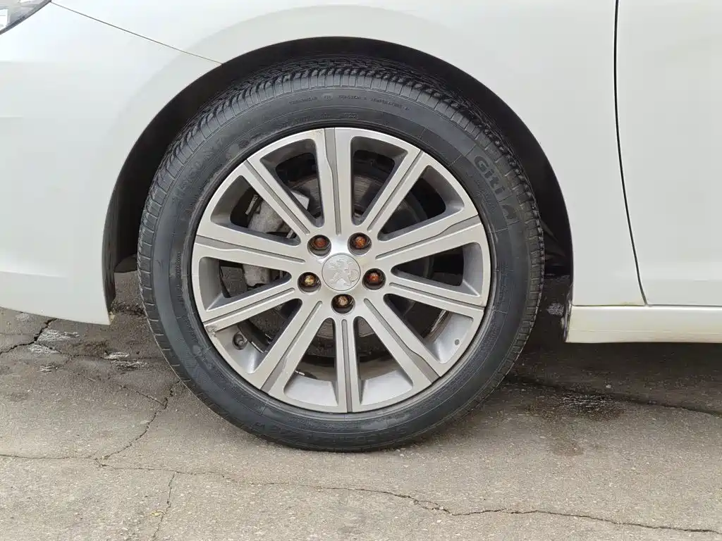 Peugeot 408 标致408 2018款 改款 230 THP 自动豪华版