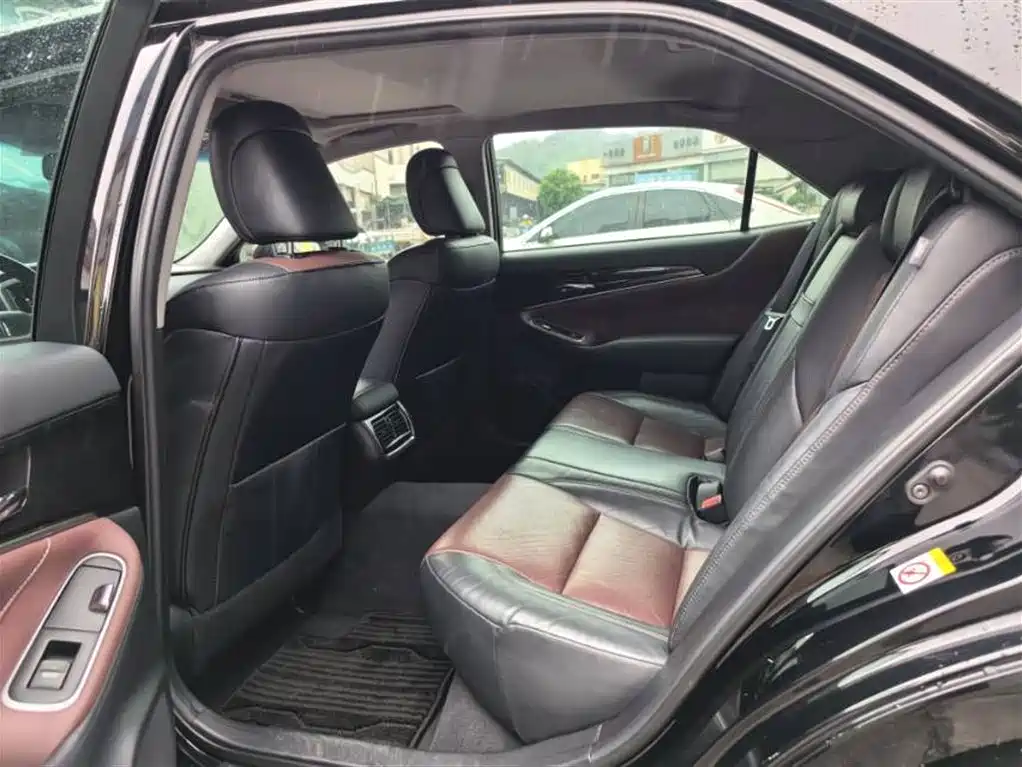 Crown 2.0 T Sport