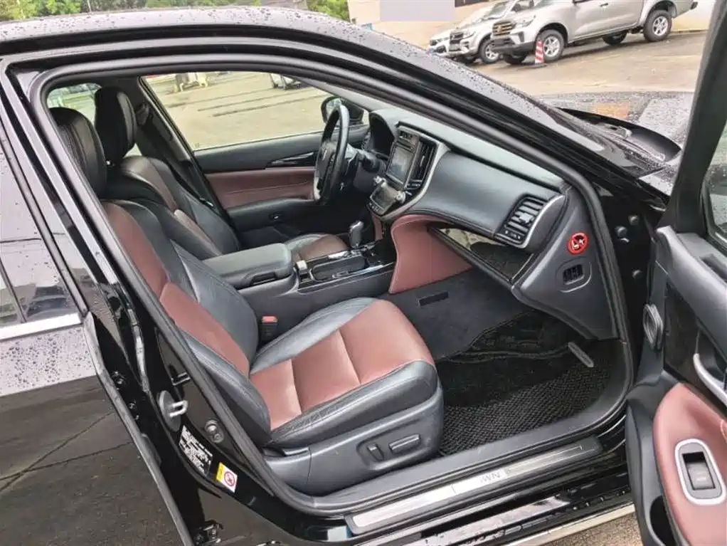 Crown 2.0 T Sport