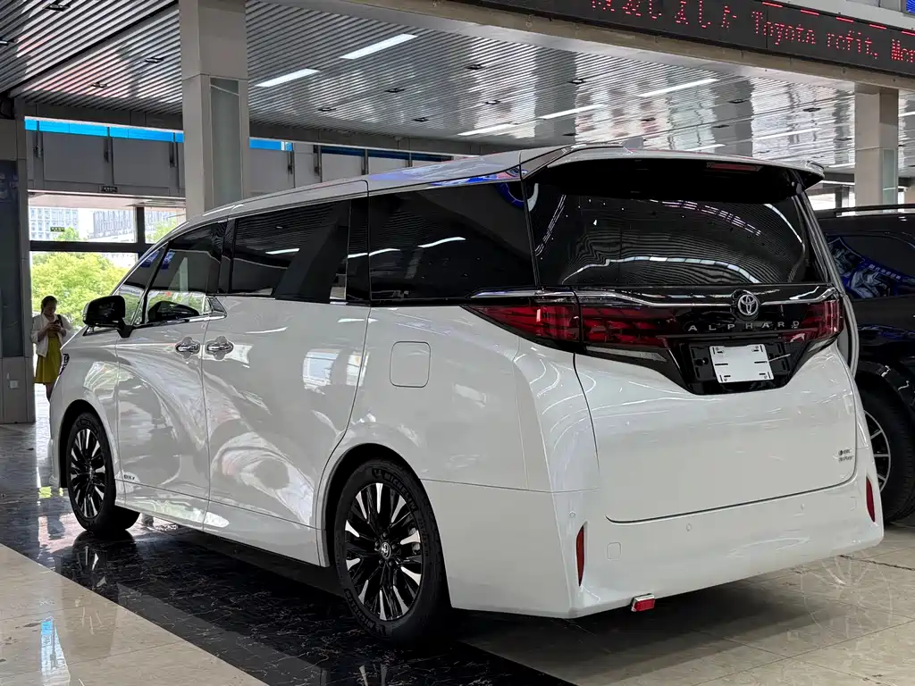 Alphard 埃尔法 2026款 双擎 2.5 L 尊贵版