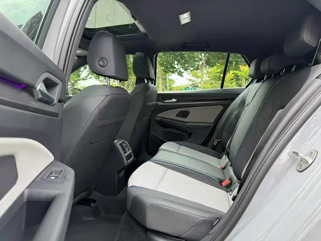 Golf 高尔夫 2026款 300 TSI R-Line