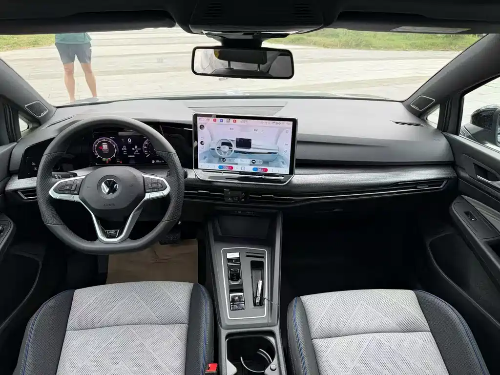 Golf 高尔夫 2026款 300 TSI R-Line