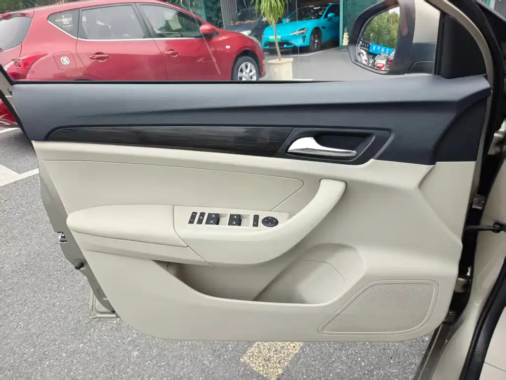 Roewe 360 1.5 L Manual Luxury