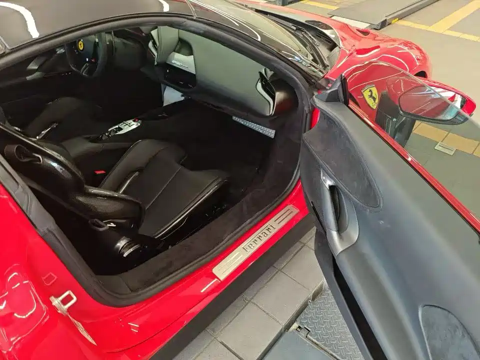 SF90 3.9 T V8 Spider