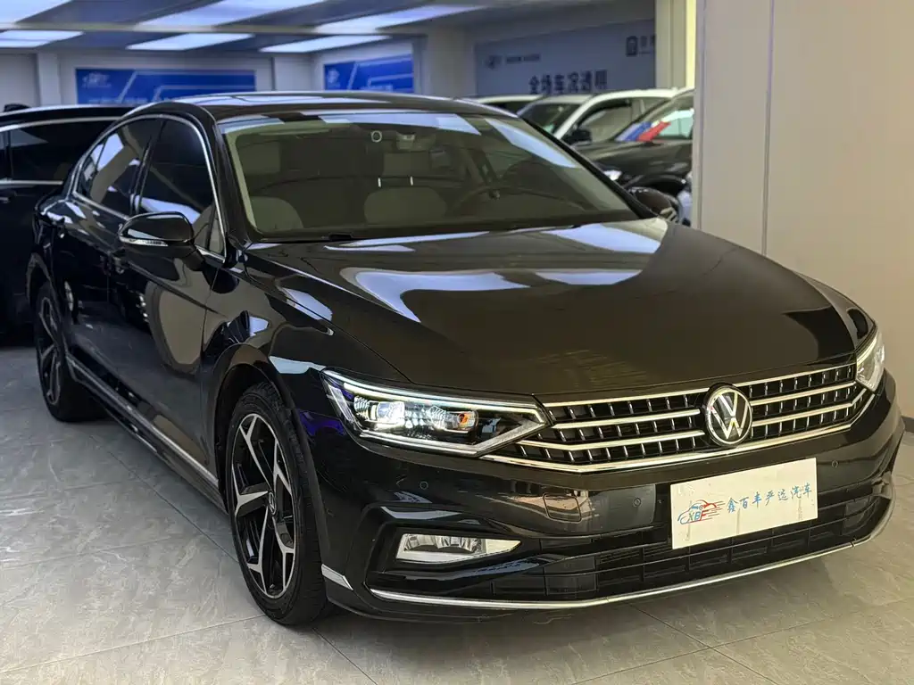 Magotan 200 10 K Commemorative 330 TSI DSG Leading
