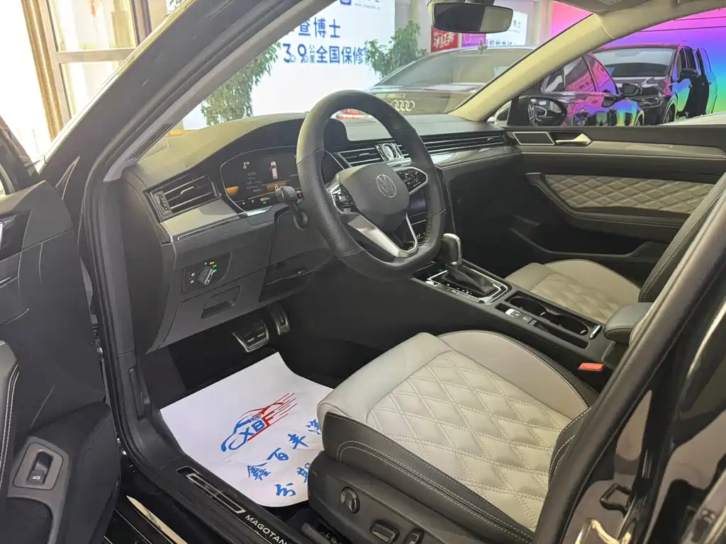 Magotan 200 10 K Commemorative 330 TSI DSG Leading
