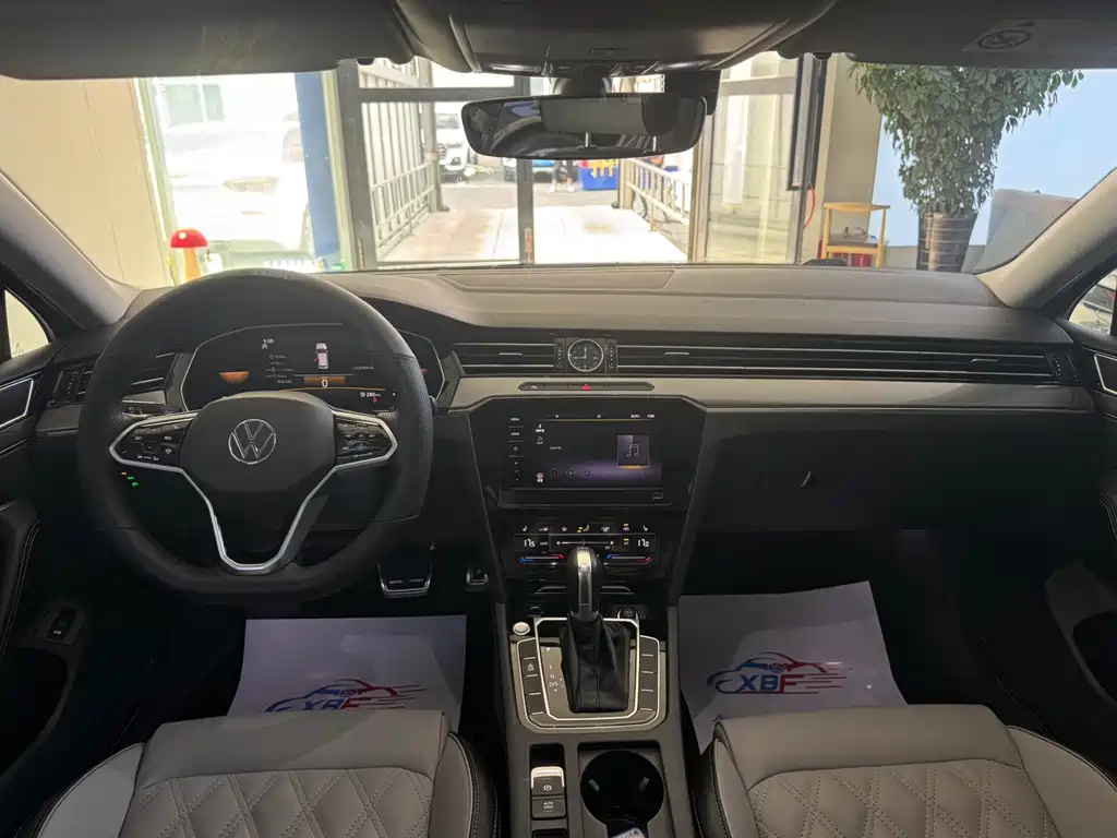 Magotan 200 10 K Commemorative 330 TSI DSG Leading